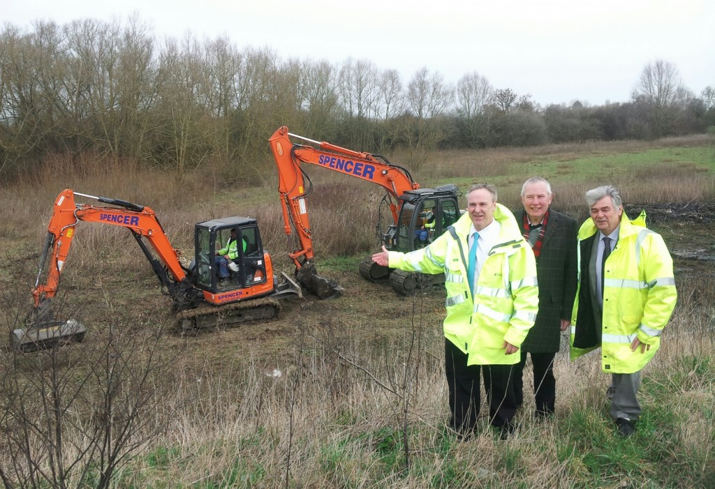 Ditch clearing in Tewks Mar 2016 Cllr Vernon Smith, <a href=